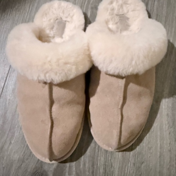 UGG Women's Cream and Tan Cozy Slippers - Picture 2 of 3